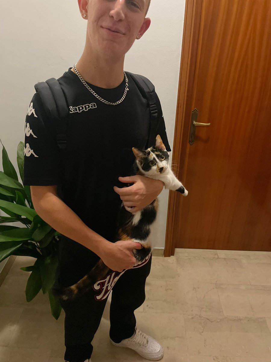 il bro ha preso sul serio la mia bio peccato che ha rubato il gatto del mio vicino di casa…