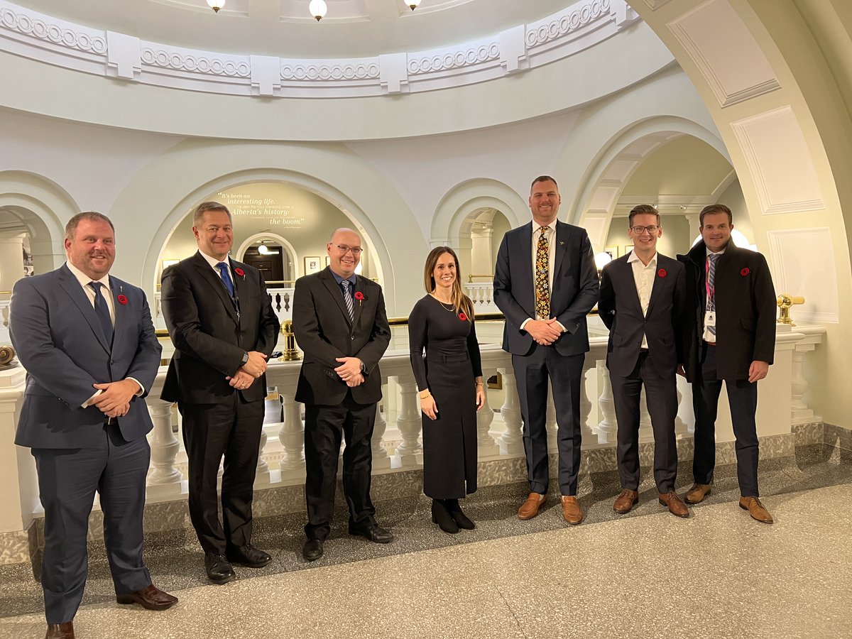 EdmontonSkiClub's tweet photo. Thanks so much to Minister of @ABTourismSport Joseph Schow, Minister @SearleTurton, Minister @nateglubish and MLAs Brandon Lunty and Shane Getson for meeting today to discuss our proposed Activity Centre. We’re excited to continue working together to make this project a reality! https://t.co/YiqB9fOHP8