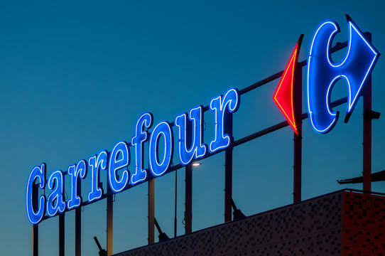 ezZencani's tweet photo. Carrefour, Gazze’de katliam yapan İsrail ordusuna “Sizi güçlendiriyoruz” notuyla yardım yaptı. Peki biz niye Carrefour'u güçlendiriyoruz hala? Çok uluslu sömürü şirketleri yarın bize karşı savaşanları da güçlendirsin diye mi? 
#CarrefourBoycott https://t.co/WuHCft6AWf