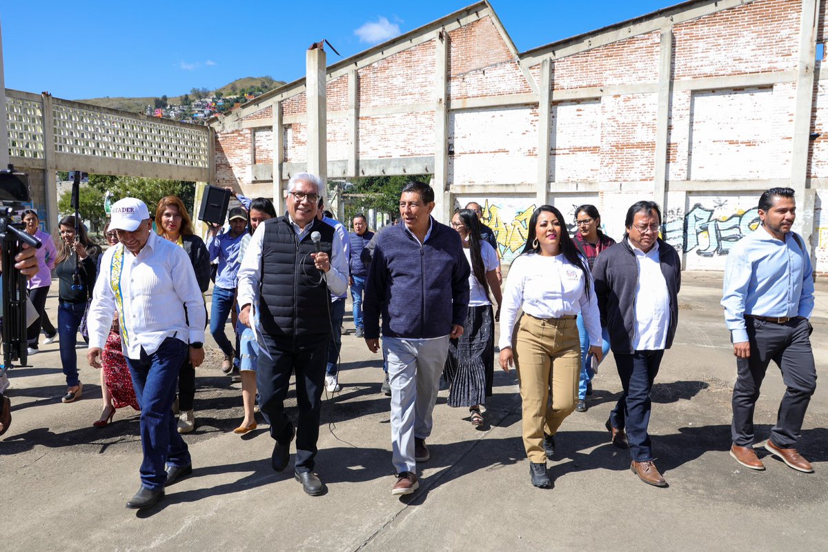 Junto a integrantes del gabinete y medios de comunicación, realizamos un recorrido por la ex fábrica de triplay, para compartir los avances del #ParquePrimaveraOaxaqueña, con el que vamos a promover el bienestar y el Desarrollo Integral y Sustentable.

Ya se inició la