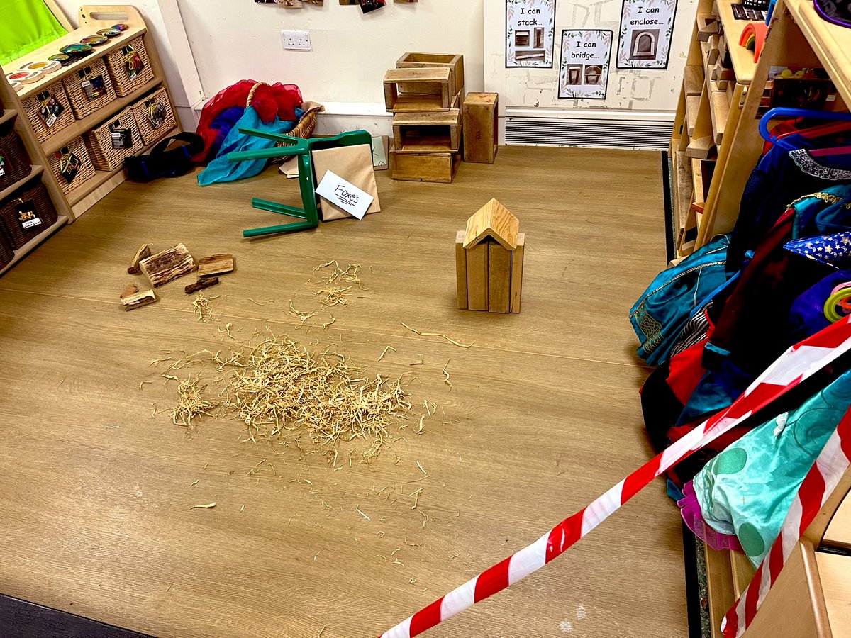 Miss Rowland tweet media