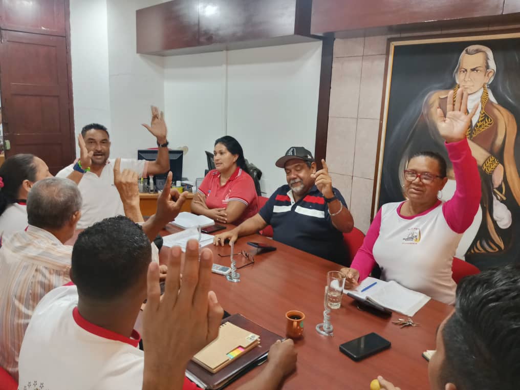 CMPazCastillo's tweet photo. Por votación unánime concejales del municipio Paz Castillo acordaron que a partir de ahora, la sede administrativa del Concejo Municipal llevará el nombre de Raúl Carpio.
#DileSiANuestroEsequibo https://t.co/pSXuHv8PwB