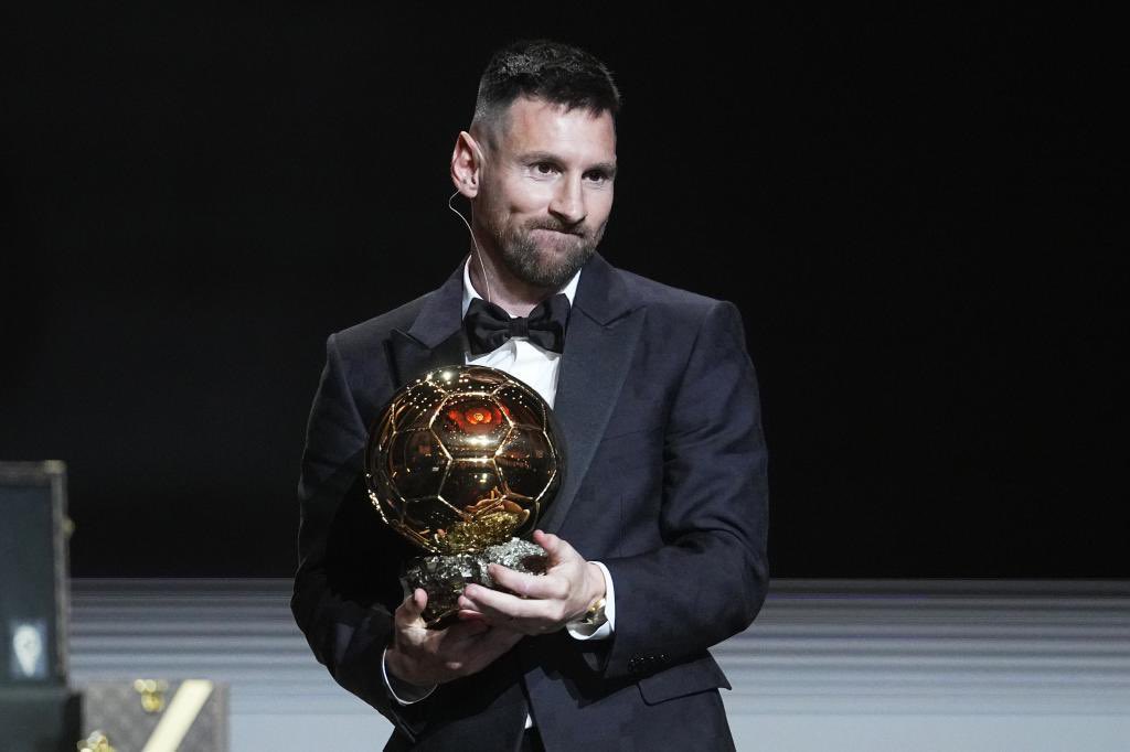 TheCoachkh's tweet photo. ميسي هداف الابطال ؟ لا
حقق الابطال ؟ لا
هداف العالم ؟ لا
اكثر من صنع ؟ لا
اكثر من حقق بطولات ؟ لا
هداف كأس العالم ؟ لا
اكثر من صنع في كأس العالم؟ لا
طيب هداف الدوري الفرنسي ؟ لا
افضل لاعب في الدوري الفرنسي ؟ لا
اكثر من ساهم في فريقه باريس ؟ لا
طيب على الاقل كان هداف باريس ؟ لا
 
وبعد كل هذا حقق الكرة الذهبية !!!
اكبر حرامي في تاريخ كرة القدم