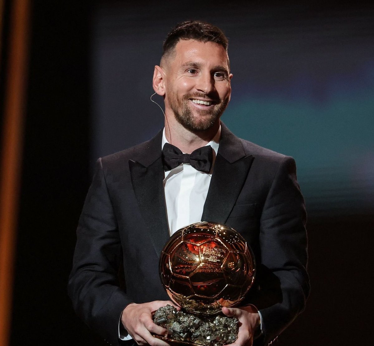 keiraputellas's tweet photo. "como dijo aitana antes, tuve la suerte de jugar en el mejor equipo del mundo" lionel andres messi y aitana bonmati, del barça para el mundo. https://t.co/NjWFdTiHqw