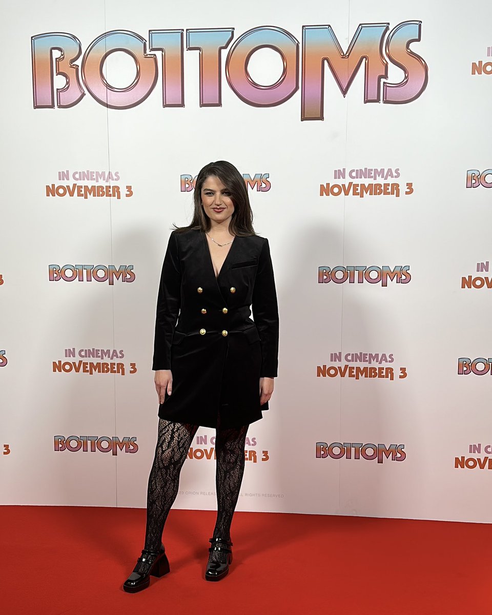 ladies and gentlemen, her... #BottomsMovie director, Emma Seligman has arrived 💅