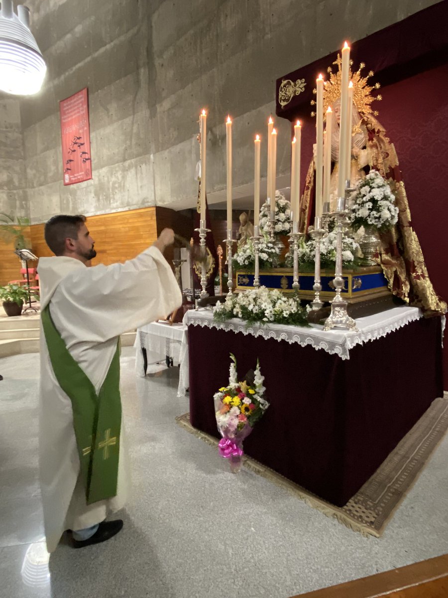 salvacionjerez's tweet photo. En el segundo día de Tríduo, el Diácono D. Javier Arenal Pardo, CSsR nos habló de cómo el sí de María nos trae un Dios sanador que transforma el dolor en libertad, en salvación. <<Nuestro Dios es un Dios que nos salva>> https://t.co/yEYJbRjADk
