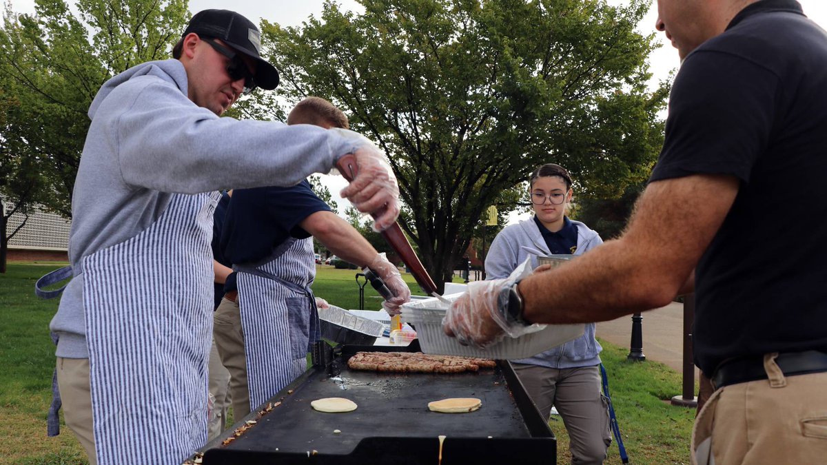 UCO students simply could not resist the delicious pancake breakfast served up by our MBA and Army ROTC programs! #UCOMBA #UCObusiness #FunFocusedForward #armyrotc