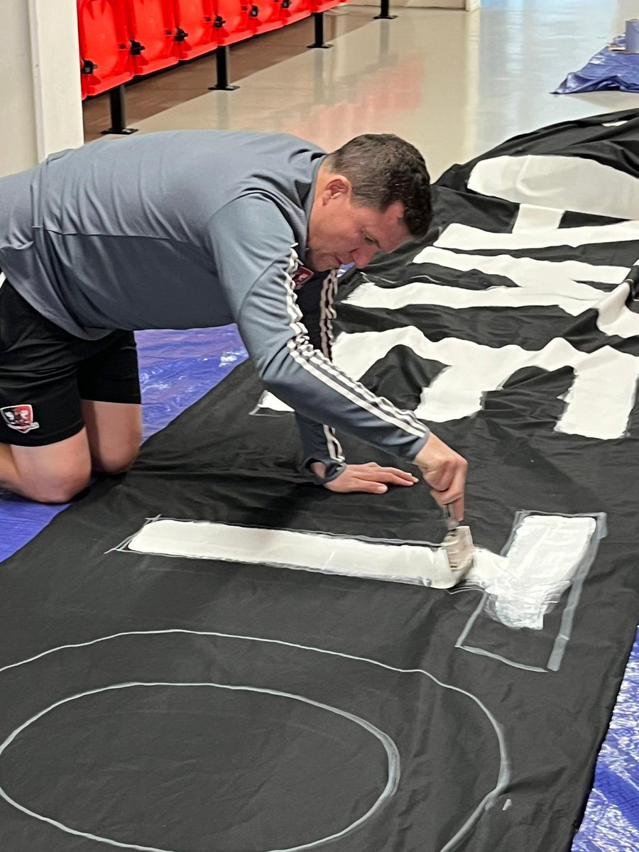OfficialECFC's tweet photo. 🎨 @garycaldwell05 getting involved with the fan display! 👏🏻 https://t.co/Nupl9SP1JN