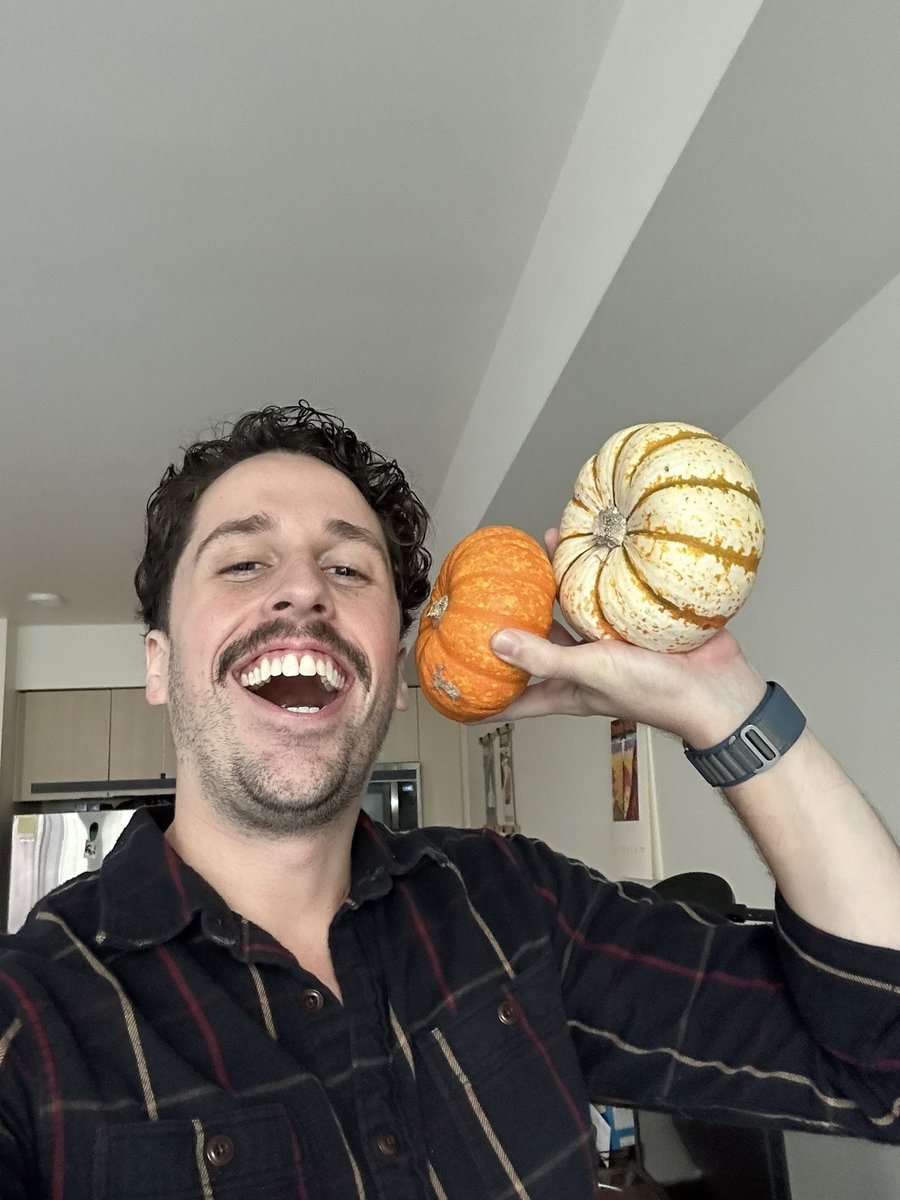 lancesgood's tweet photo. @ellabobella416 @aubrey031018 @rachelwilbury Lance Gourd has joined the chat🎃 https://t.co/0wbkcYXTxS