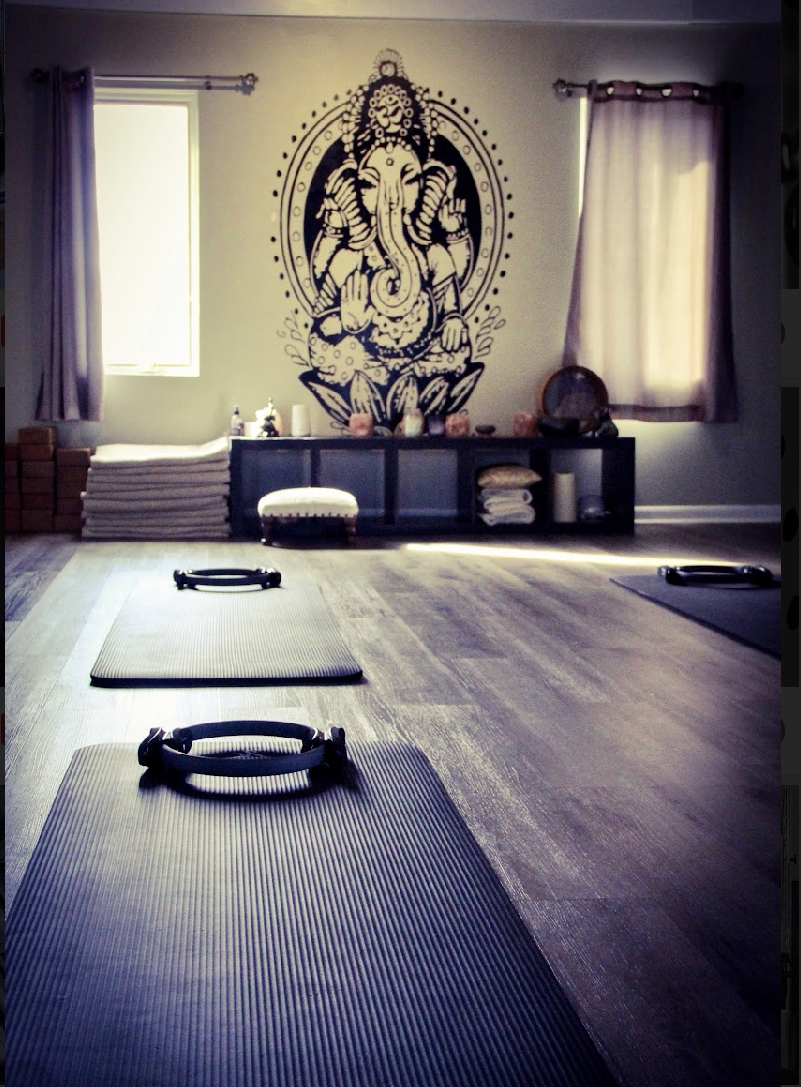 taralynpilates's tweet photo. With Halloween on the horizon this week and the beautiful foliage all around us, we’d say fall is most definitely here 🎃 🍁 🎃

Take a moment to breathe it all in... our serene studio space in Wayne, NJ makes it easy to take some time just for YOU and connect to your mind, body, https://t.co/9X13svnIIM