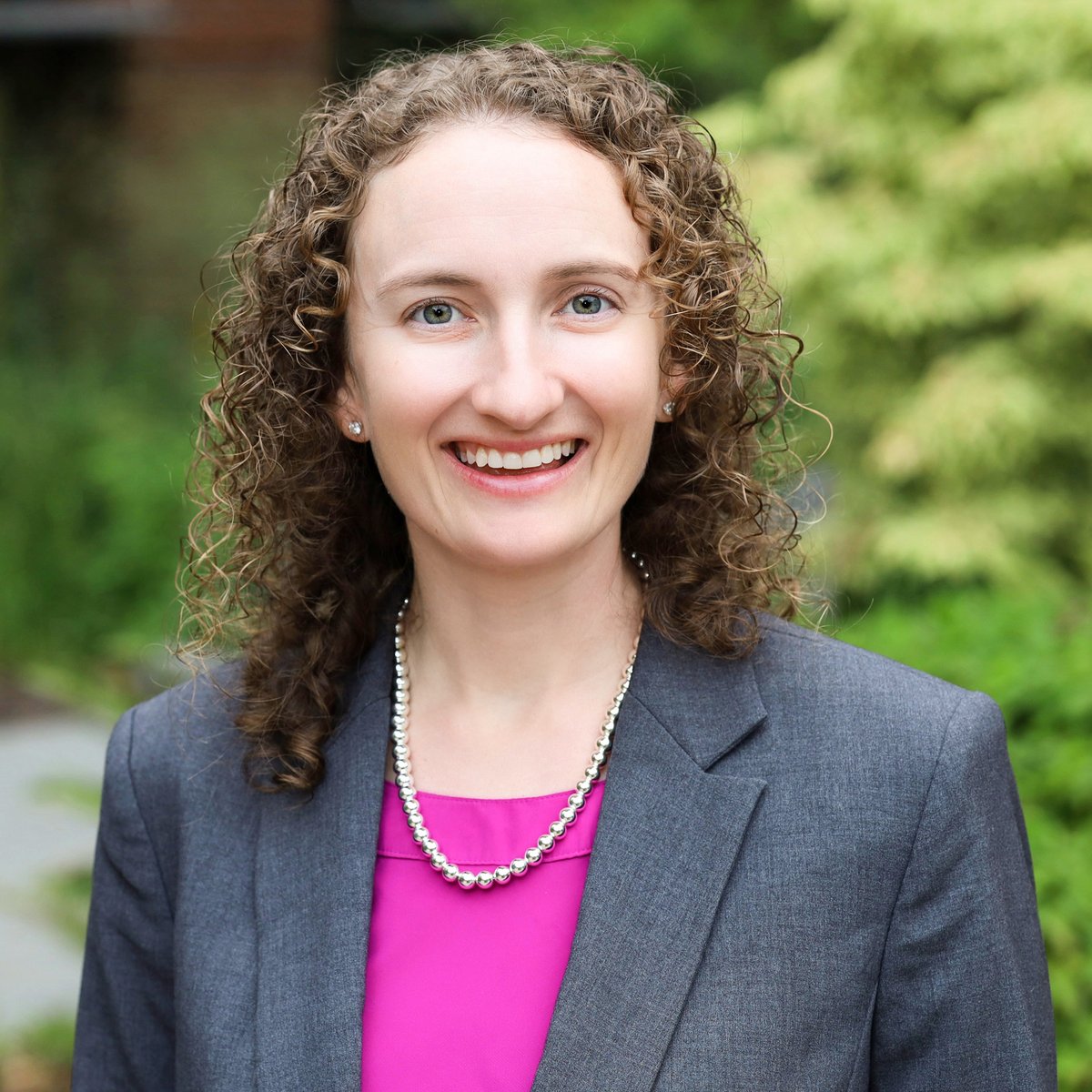 UO finance PhD student and military service member Christie Downs spoke with @WalletHub about which types of insurance are best for those in the military community: uobiz.co/downs-1023