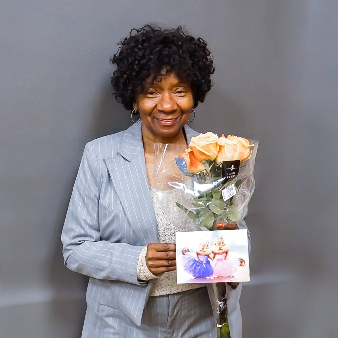 A delightful surprise for our #ClintonTownship receptionist & longest-serving employee, Elonda! 🌼 She received flowers from a member, showcasing the bonds we nurture at #FreeStarFinancial.