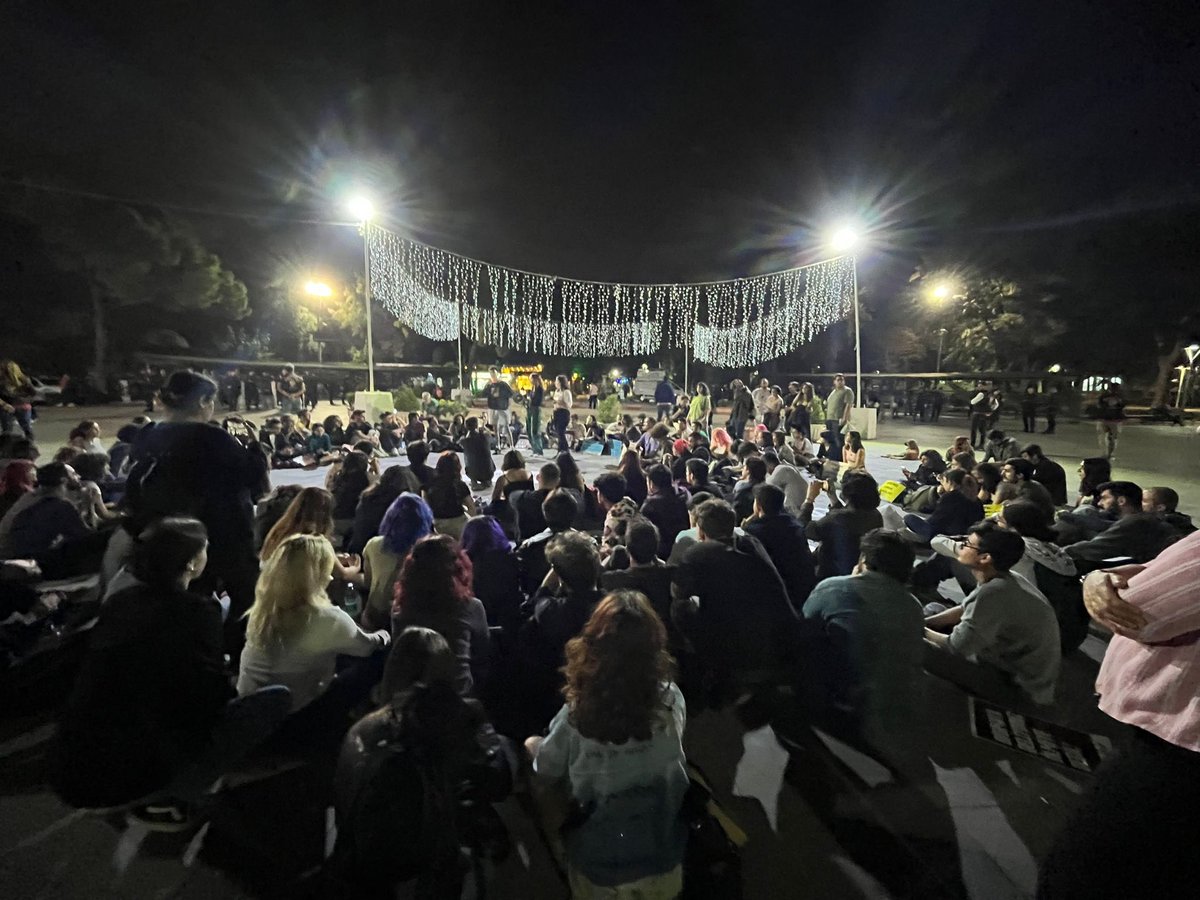 eu_dayanisma's tweet photo. İzmir’deki öğrenciler olarak Büyükpark’ta gerçekleştirdiğimiz forumda KYK yurtlarıyla ilgili şikayetlerimizi, taleplerimizi dile getirdik. https://t.co/B7Rr8BJk5f