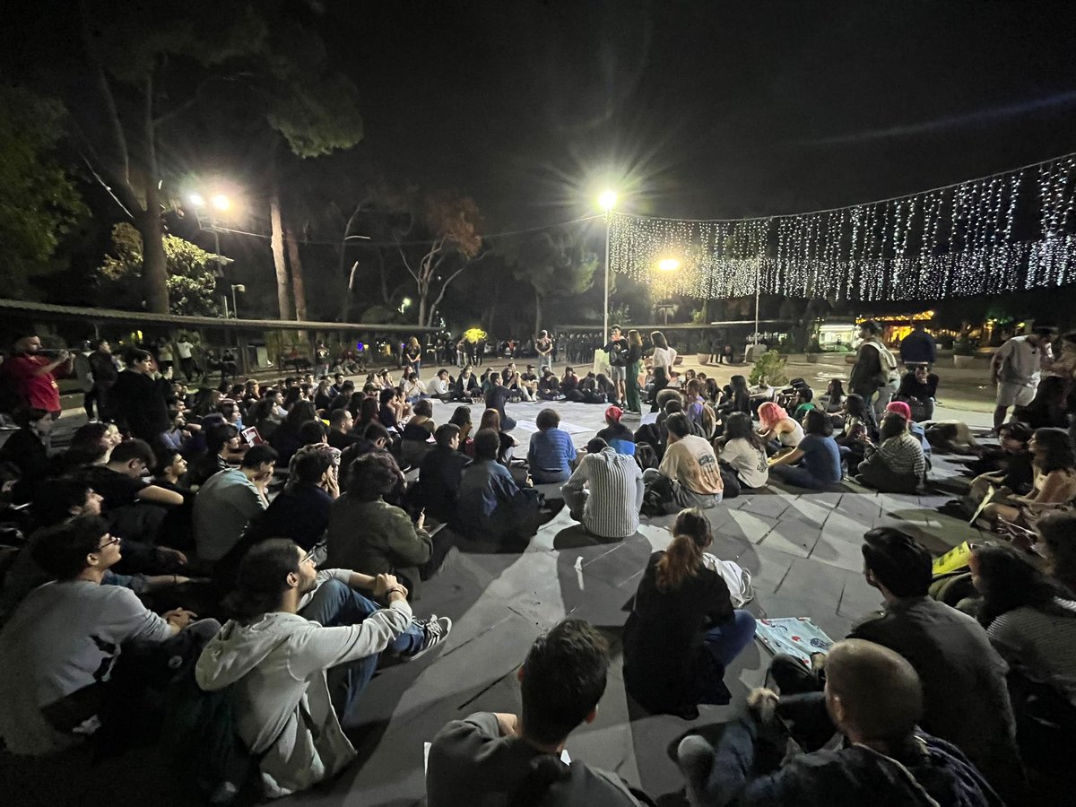 eu_dayanisma's tweet photo. İzmir’deki öğrenciler olarak Büyükpark’ta gerçekleştirdiğimiz forumda KYK yurtlarıyla ilgili şikayetlerimizi, taleplerimizi dile getirdik. https://t.co/B7Rr8BJk5f