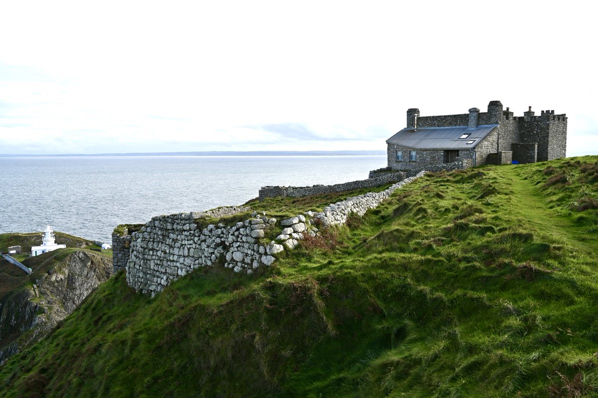 Castle Cottage built against Castle Keep has spectacular views overlooking the landing bay & coast of North Devon. It was built to house the terminal of the new submarine telegraph cable from Croyde in 1894. It was the 2nd holiday cottage on the island #Lundy