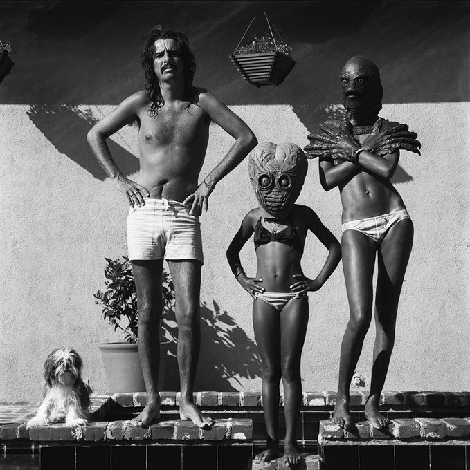 crockpics's tweet photo. Alice Cooper with wife and daughter. https://t.co/KYANrWBiMk