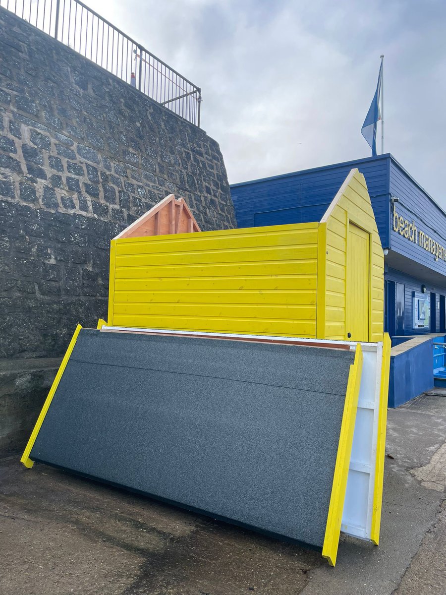 WHITBYRNLI's tweet image. These pictures from Whitby today just show the power of the sea. There have also been cars damaged in Sandsend.
Although these rough seas are spectacular to witness we urge you to watch from a safe distance and take notice when roads and piers are closed.