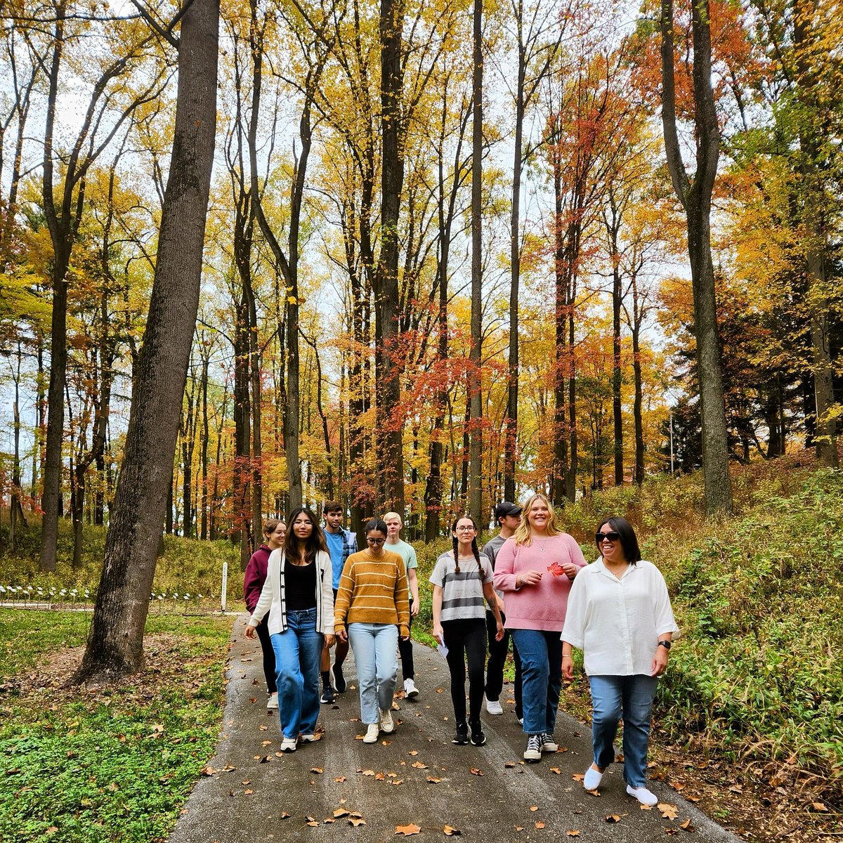 foundingforward's tweet photo. Our living Medal of Honor Grove looks much brighter thanks to the National Honor Society students from @BrickMemorialHS! #FFVF #NationalHonorSociety #NewJersey https://t.co/MKjHPenFN2