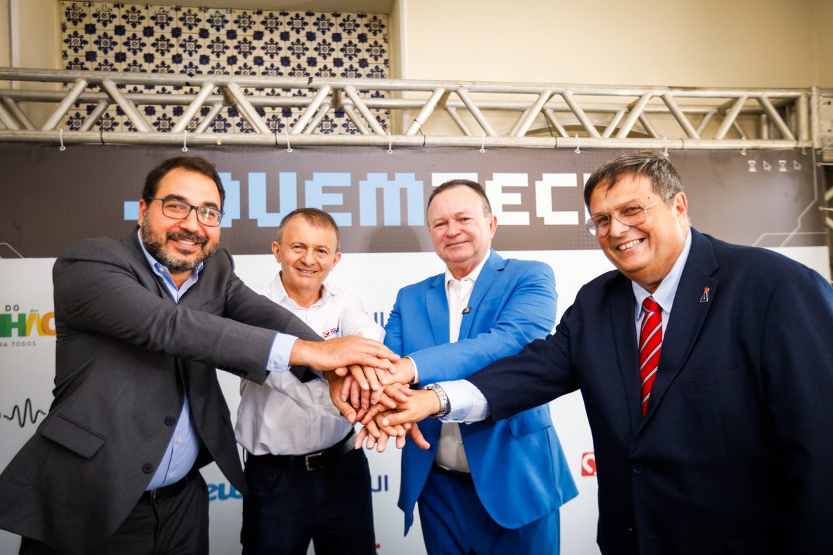 GovernoMA's tweet image. 😌Lançamento do programa Jovem Tech.

👩‍💻O programa vai capacitar profissionais em inovação e tecnologia, focando no desenvolvimento de habilidades técnicas e comportamentais. 

🤝Uma parceria entre grupo Mateus, EMAP e @fapema_maranhao. 

#InovaçãoMA #GovernoMA