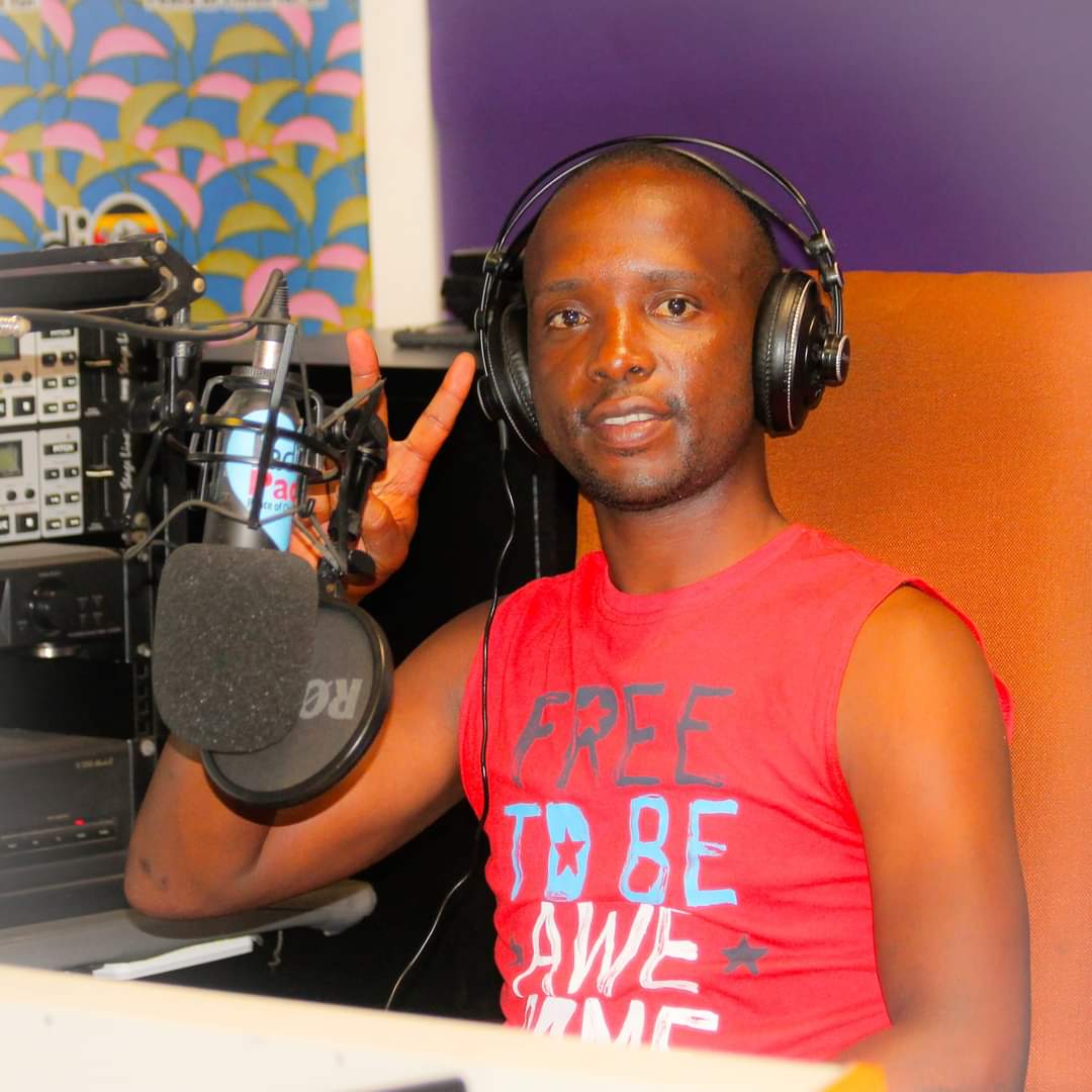 RadioPacisnews's tweet image. FRIENDLY CONNECTION 94.5 FM

It's a beautiful Monday on the #FriendlyConnection with Peter DE Rock  and  you know what that means!

📻:94.5M/ Listen online: radiopacis.org

#FriendlyConnection
#PeaceOfChristForAll✌🔥🔥