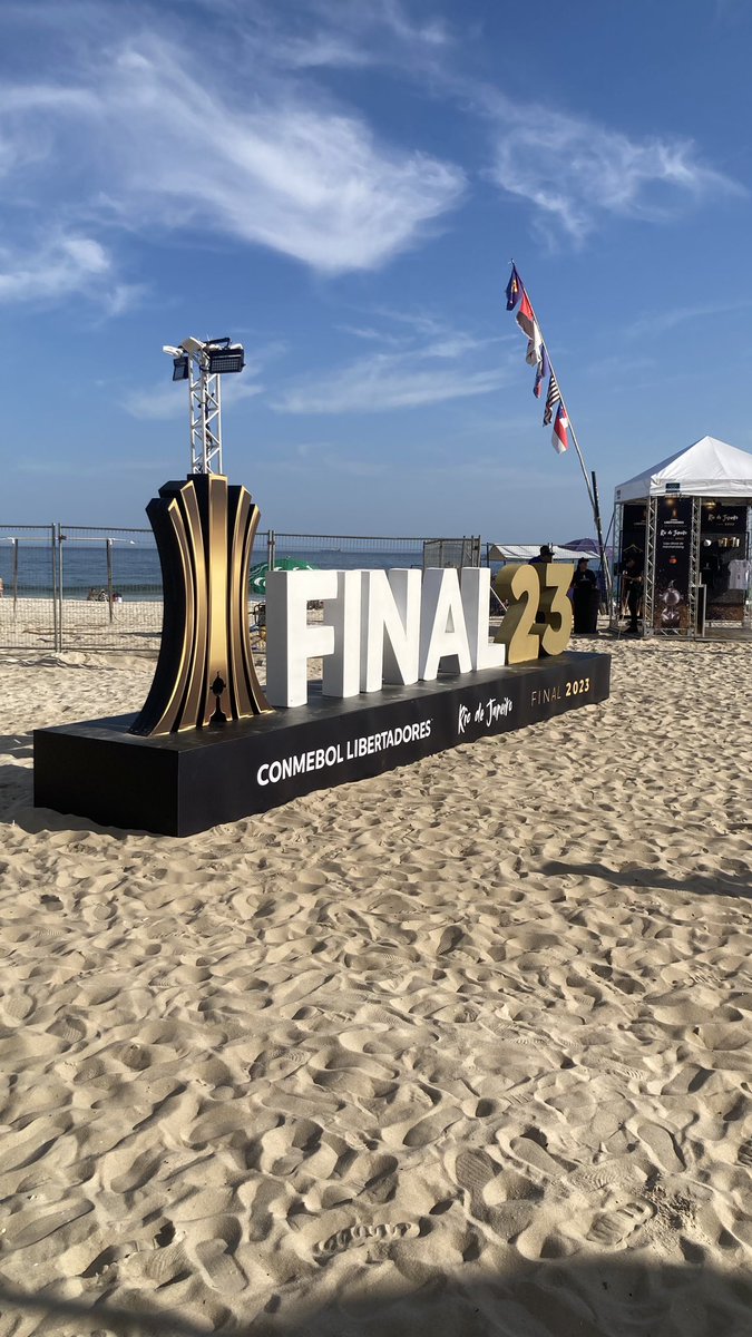 pedro_sobreiro's tweet photo. Na última semana, alguns torcedores inexplicavelmente tentaram desmerecer o Sul-Americano dos Campeões de 1948, conquistado pelo Vasco e oficializado como o primeiro Torneio Continental de clubes do mundo. Quem vier à Fan Zone da @LibertadoresBR, em Copacabana, pode ler isso aqui https://t.co/fAMp6r1vdW