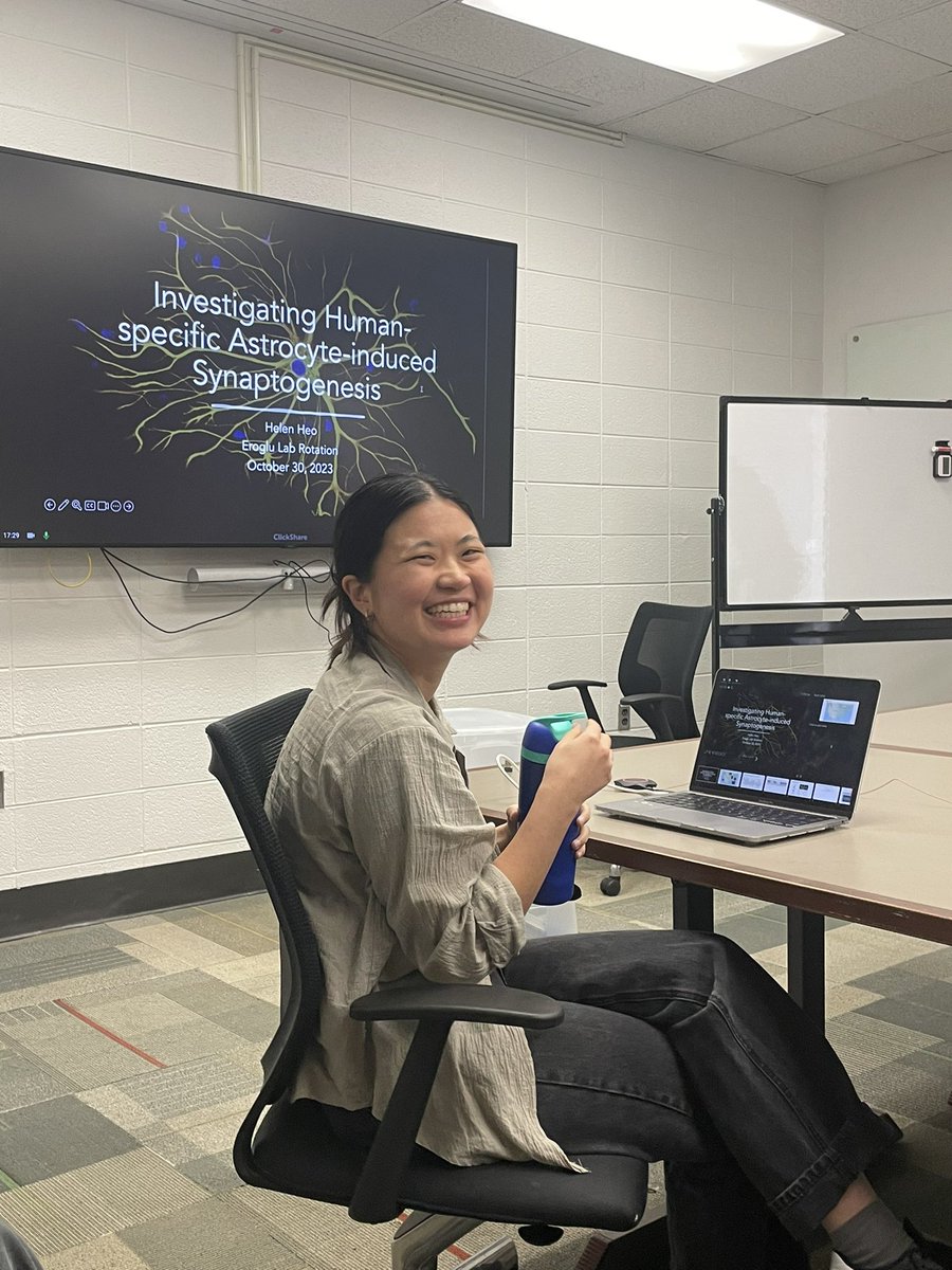 Proud mentor moment: my first rotation student just gave a phenomenal presentation summarizing the incredible amount of work she did in the last 3 weeks! The science world isn’t ready for her 🧫💪🏽