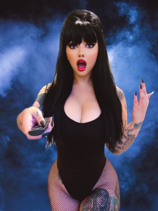 &ldquo;If they ever ask about me, tell them I was more than a great set of boobs&rdquo;-Elvira 🎃💀🖤 https://t.co/
