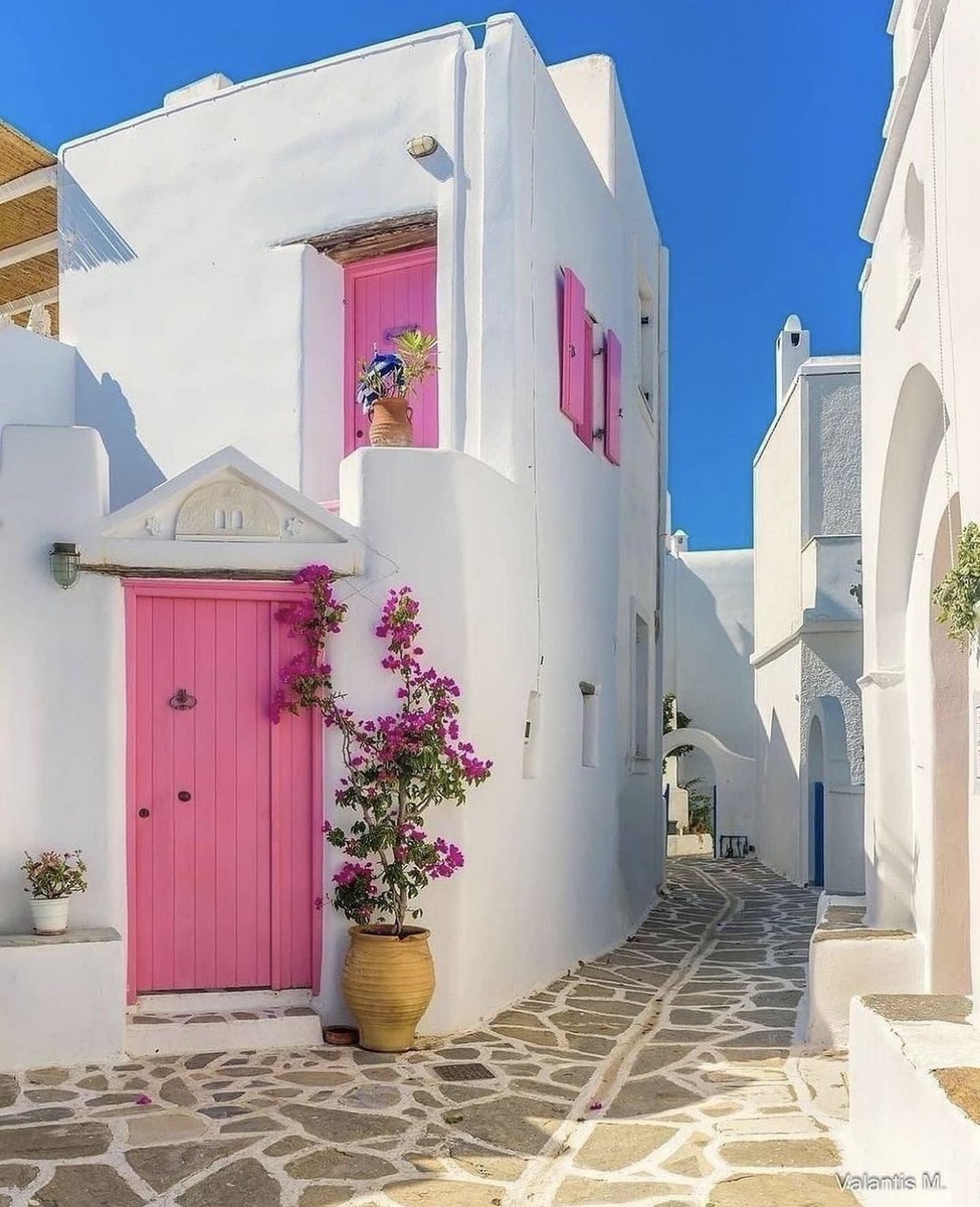 GossipRoomOff's tweet image. La jolie île de Paros, en Grèce 😍🇬🇷💕

📸: minogiannisvalantis (IG)