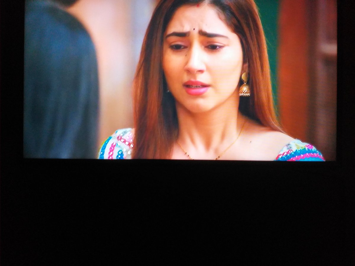 raouna26's tweet photo. Watching this eps like a hell🙂,this is so painful to watch💔😭😭
#Nasha 
#dishaparmar #Nakulmehta 
#RAYAforever
#Badeachhelagtehain3 
#Badeachhelagtehain2 https://t.co/eoTUPmAu6j