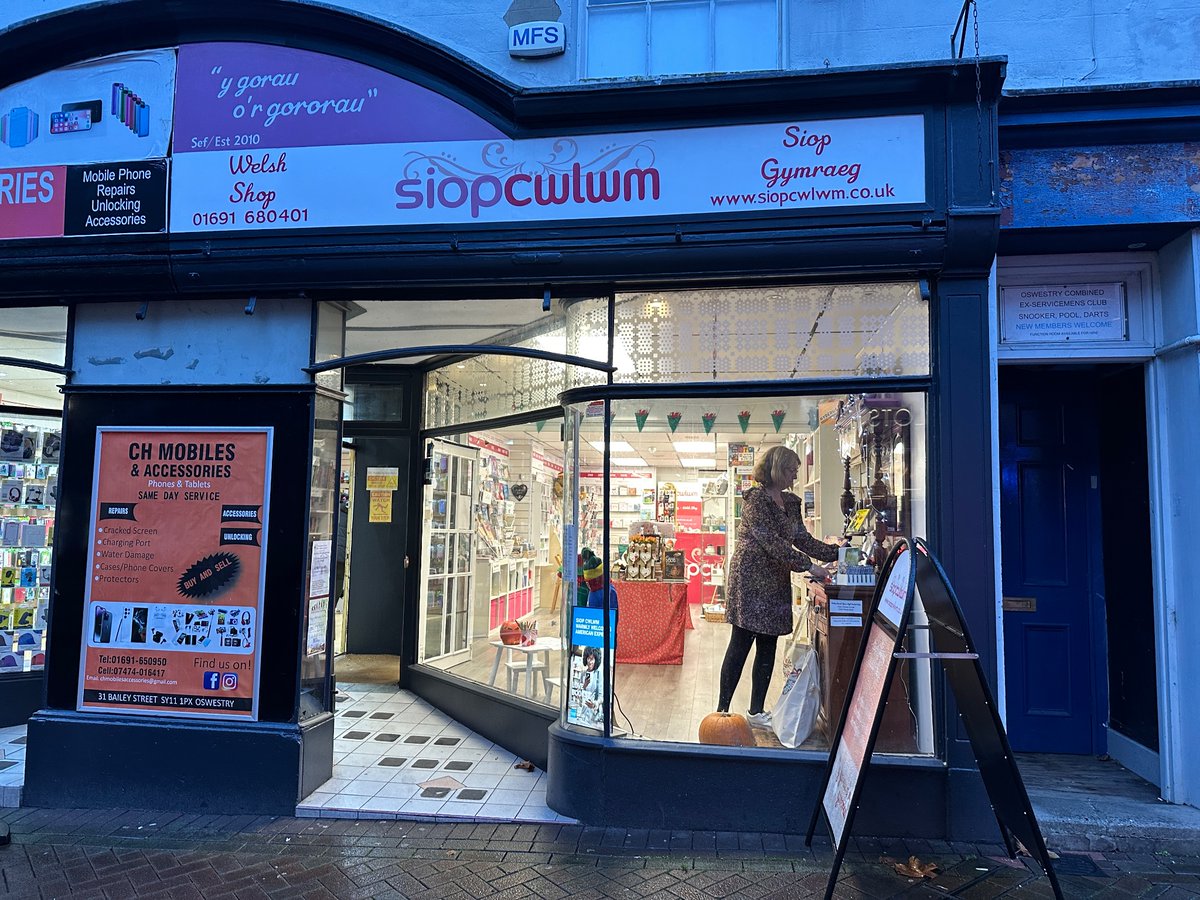 Y Brython Newydd (@cymrylloegr) on Twitter photo Y Brython visited Oswestry once again today, calling in at <a href="/SiopCwlwm/">Siop Cwlwm OMB</a> - the only dedicated shop for Welsh-language products in England. siopcwlwm.co.uk/?gad=1&gclid=E…
Earlier that day, a Welsh-language session had been in held in the shop for toddlers marking Halloween. Y Brython visited Oswestry once again today, calling in at <a href="/SiopCwlwm/">Siop Cwlwm OMB</a> - the only dedicated shop for Welsh-language products in England. siopcwlwm.co.uk/?gad=1&gclid=E…
Earlier that day, a Welsh-language session had been in held in the shop for toddlers marking Halloween.