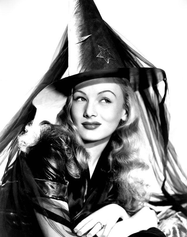 dialdfordakota's tweet photo. the queen of halloween aka veronica lake https://t.co/hx9l3i0Ksh