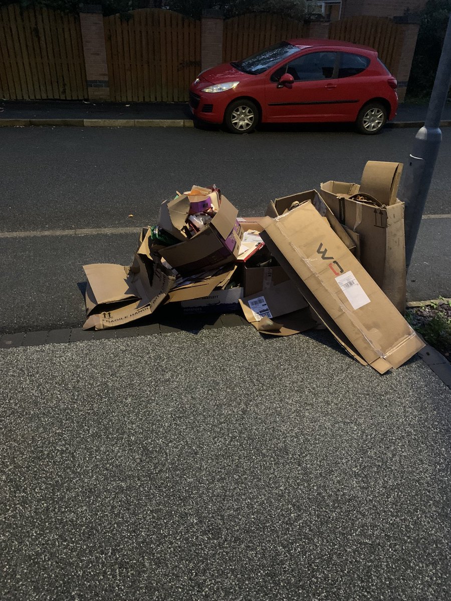 oran_ed's tweet photo. @ConwyCBC thanks for letting me have all my road’s cardboard for the day. When will you be picking it up? https://t.co/8veiz8tYQP