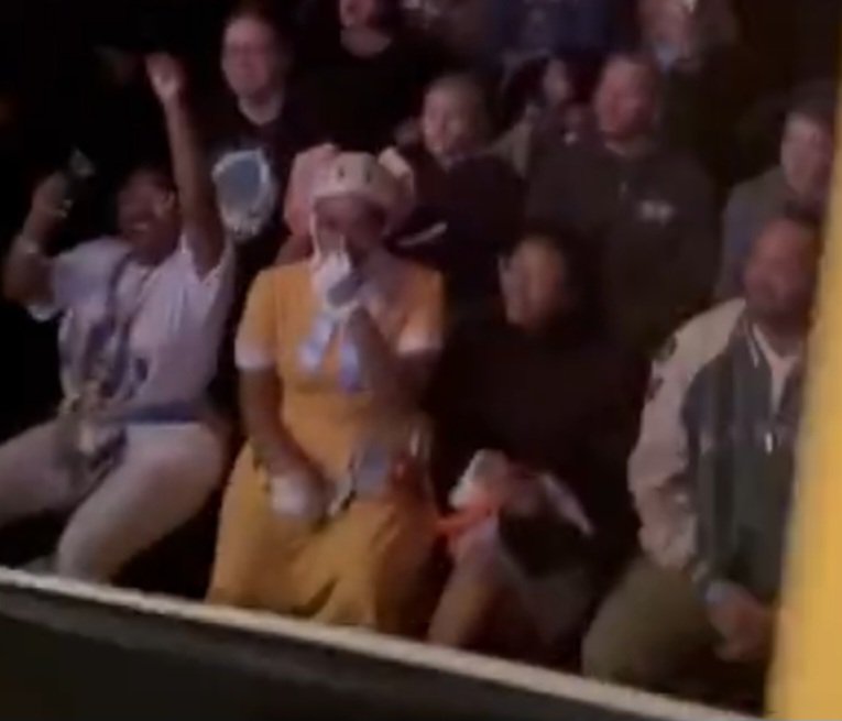 TheBlueStarGal's tweet photo. THERE I AM GARY THERE I AM!!! https://t.co/Hs5yS2GHVt