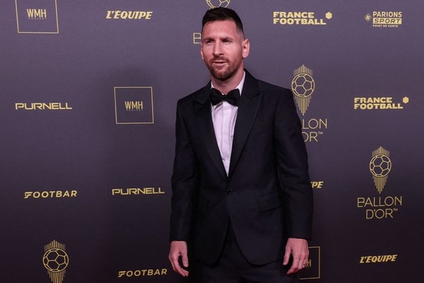 fc_barcelonacl's tweet photo. Llegó papá 🐐 #BallonDor https://t.co/KNEZn8SFKz