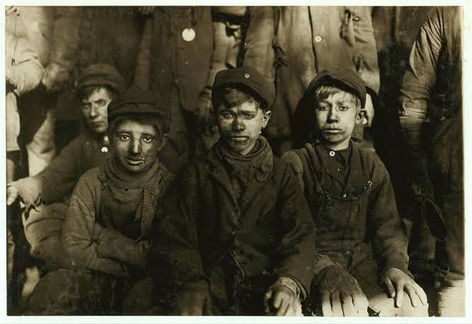 PracticalSpy's tweet image. Lewis Hine's work extended beyond the canning industry. He also documented the hardships faced by children working in the cotton mills of the South. Some were as young as five, enduring exposure to perilous machinery and harmful dust particles. The extensive hours and strenuous…