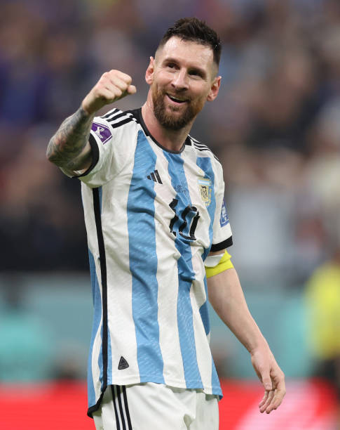 Encuestando's tweet photo. 📊 ¿Merece LEO MESSI el BALÓN DE ORO 2023?
#BallonDor

🔃 SÍ
♥️ NO https://t.co/7DOTbjZTMw
