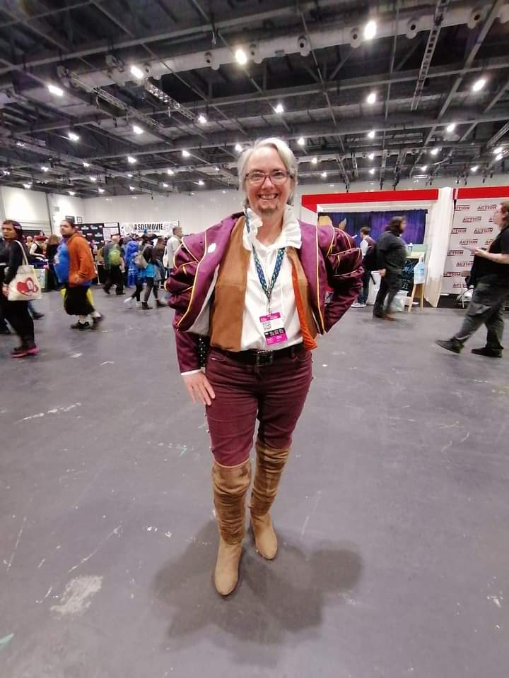 carfreeinessex's tweet photo. #MCMComicCon #criticalrole #cosplay #BertrandBell I had an amazing weekend at comicon. I loved seeing all the fantastic cosplayers. This was my first con and first cosplay. https://t.co/fg1P9yINAc