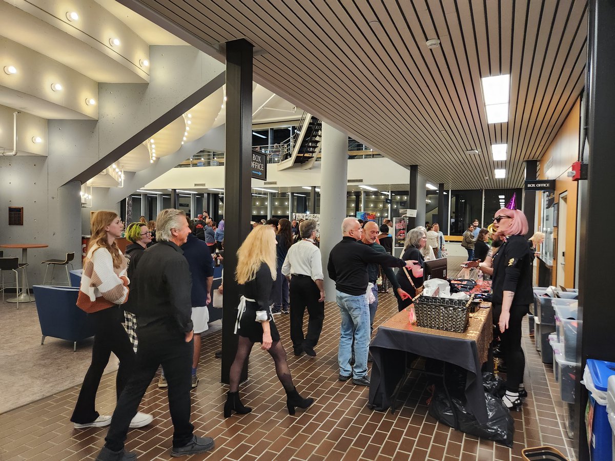 Happy Halloween! Thank you to all those who came out to support local South Jersey artists at our Artist POP-UP at Stockton University's showing of The Rocky Horror Picture Show!
#NJArts #StocktonUniversity #SouthJerseyArts #ArtistPopUp