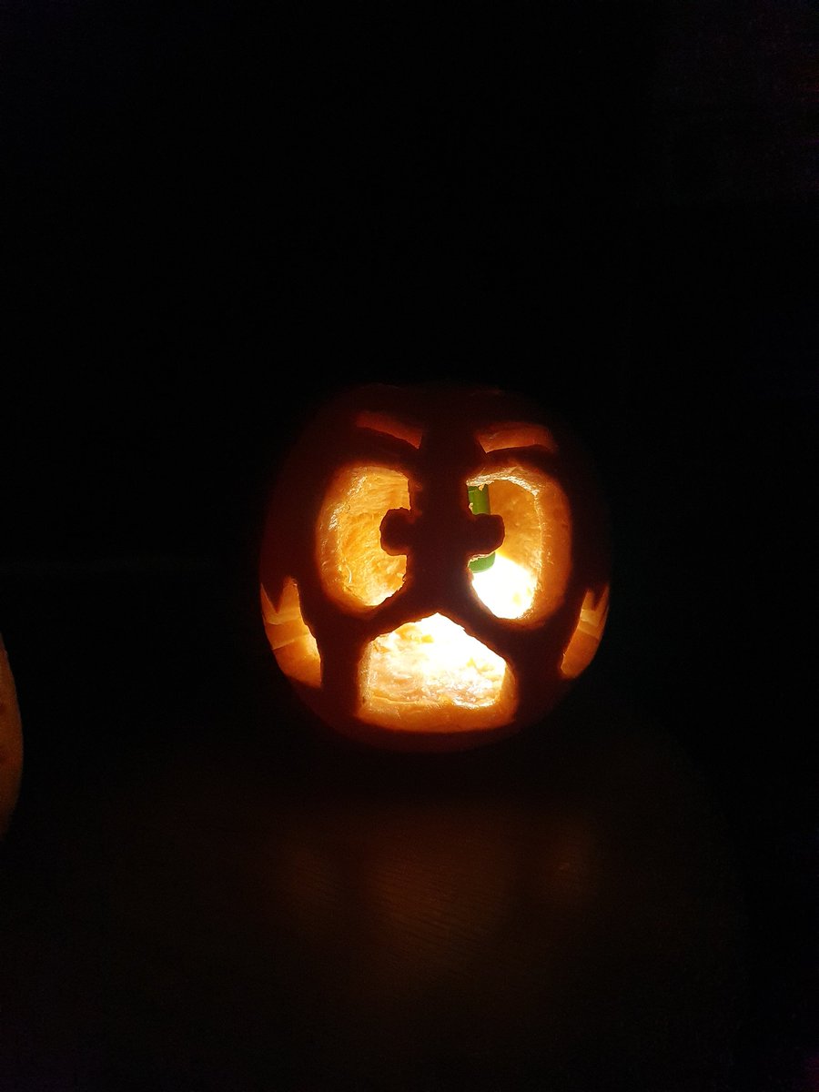 VickySl17's tweet photo. @HolySpiritWA9 Peyton's pumpkin 🎃 https://t.co/KLHvAco7Vf