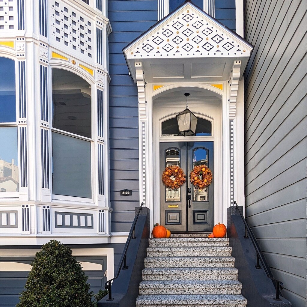 Autumn #door in #SanFrancisco⁣
⁣
 #adooringfeatures⁣
#door #doors #porta #puerta #portaseportoes #porte #doorsandwindows #doorsofinstagram #doorporn #doorsonly #doorsworldwide #doorsondoors #doorsandwindows_greatshots #doorsofdistinction #world_doors… instagr.am/p/CzCOVTCgCRG/