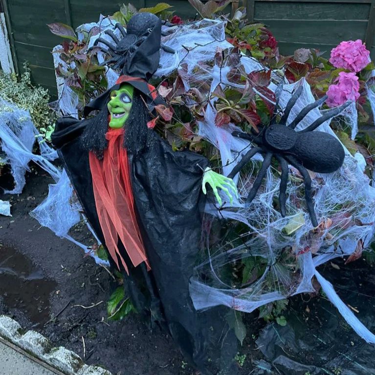WhitefieldLab's tweet photo. #Besses #Whitefield @UKLabour team out on the Victoria estate this evening judging the Halloween pumpkin competition. https://t.co/TR1HXbT89r
