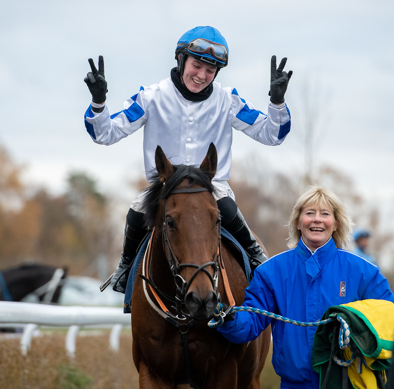 🏇 Images from yesterday's fixture at Bro Park (29th October).

svenskgalopp.smugmug.com/Tvlingsdagar/B…

📷 <a href="/RoccamShots/">ROCCAM SHOTS</a>
 
#swedishracing #horseracing