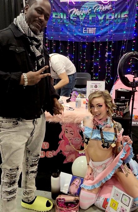 Hope to see @RileyCyriis this year at Exxxotica NJ. She's so adorable 😍 https://t.co/zLbvpVX0x4<a class="tags" href="/tag/rileycyriis">@rileycyriis</a><a href="/tag/domain"class="tags"><span>#domain</span></a><a href="/tag/domains"class="tags"><span>#domains</span></a><a href="/tag/domainsforsale"class="tags"><span>#domainsforsale</span></a><a href="/tag/domainnames"class="tags"><span>#domainnames</span></a>