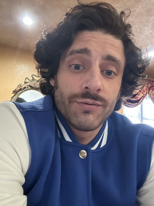 Troy Bolton or Billy Boston? 😂🤣 https://t.co/wpAomhkNlR<a href="/tag/mvsales"class="tags"><span>#mvsales</span></a>