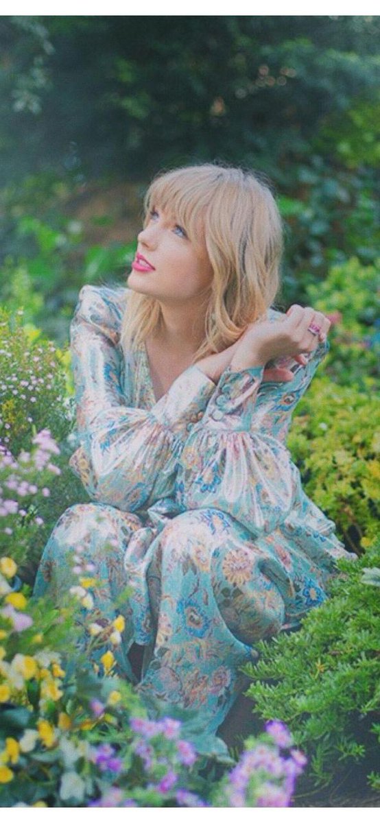 Glitz ❤️‍🔥 ☽☾ LIFE OF A SHOWGIRL tweet media