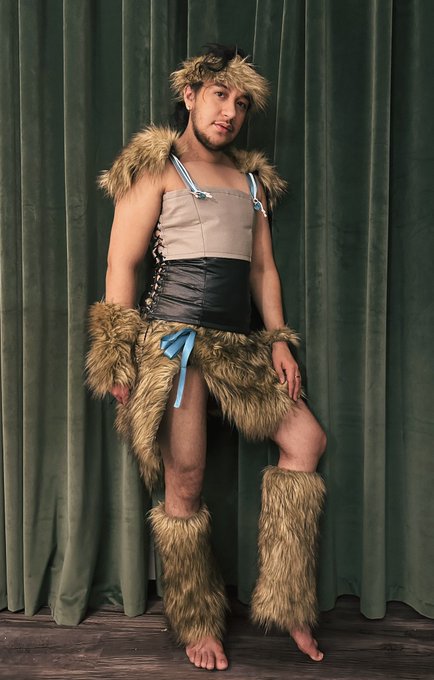 Cosplayed Koga from Inuyasha. How did I do as a wolf demon? 🐺 https://t.co/yR37Yjtsob<a href="/tag/mvsales"class="tags"><span>#mvsales</span></a>