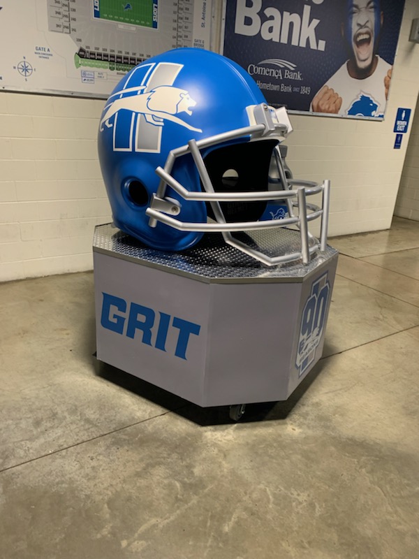 Giant Helmet tweet media