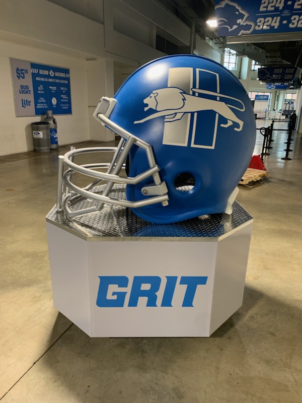 Giant Helmet tweet media
