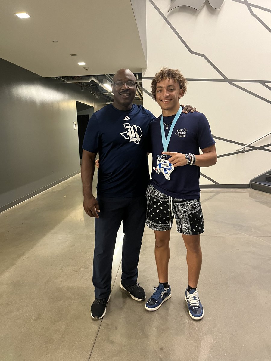 After a GREAT conversation with HC <a href="/mbloom11/">Mike Bloomgren</a> and <a href="/iCoachNash/">iCoach</a> I’m blessed to receive an offer from <a href="/RiceFootball/">Rice Football</a> .Thank you for being one of the first to believe in my talents!#GoOwls <a href="/coachjohnsettle/">John Settle</a> <a href="/CoachRegalado/">Marco Regalado</a> <a href="/JessicaMorrey/">Jessica Morrey</a> 

<a href="/CoachSmith1234/">Randy Smith</a> <a href="/i_groove/">AG</a>  <a href="/Perroni247/">Brian Perroni</a>