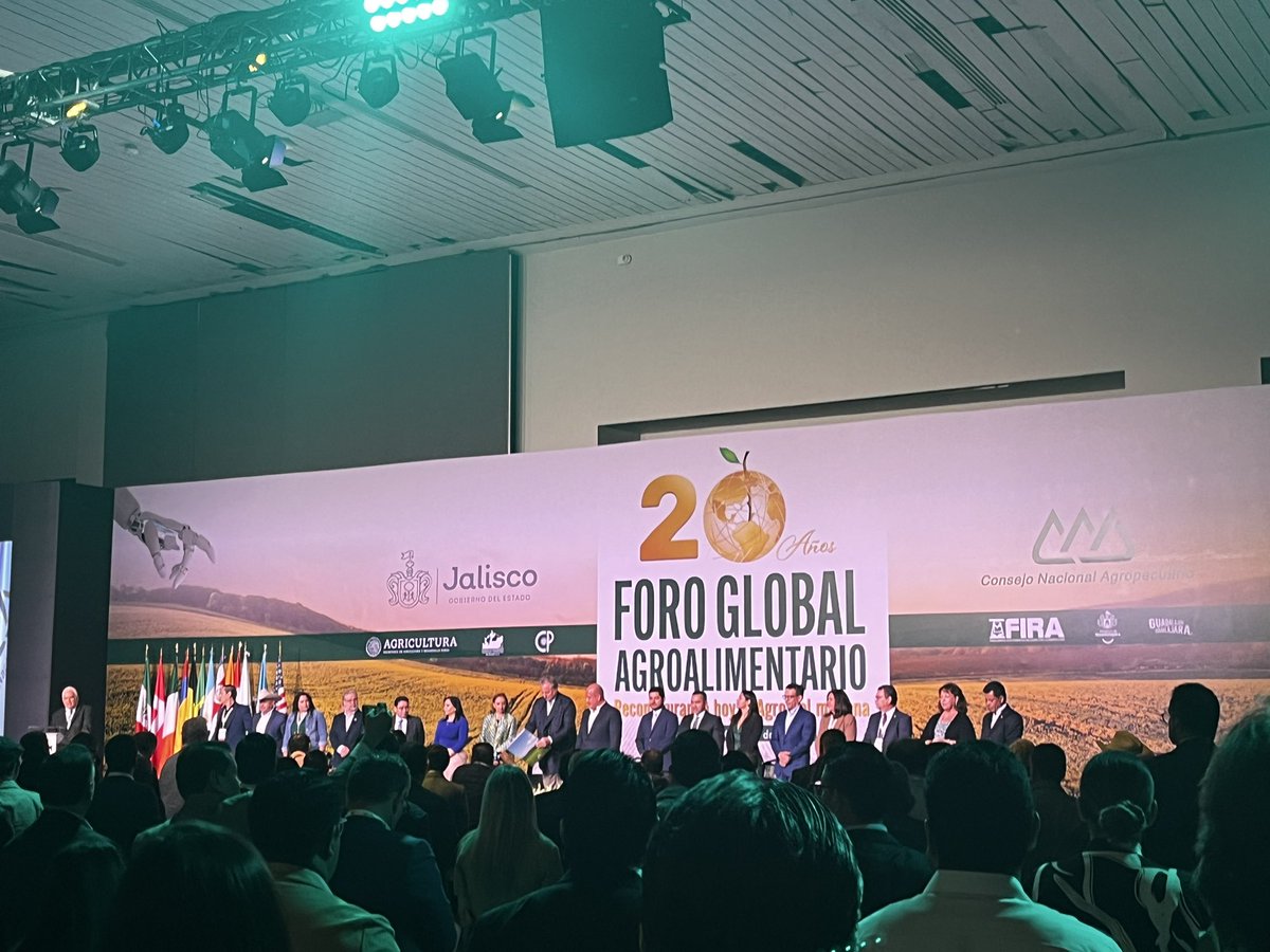 AgriMexico's tweet photo. En la inauguración del #FGA2023 en #Guadalajara donde la sustentabilidad, resilencia, cambio climático e innovación son los temas que forman parte de la 20ª edición. ¡Un gusto poder participar de nuevo! 🇲🇽🇳🇱 

#NLinMX @CortinaGallardo @EnriqueAlfaroR @GobiernoJalisco @FaoPohl https://t.co/As0xGjwgli